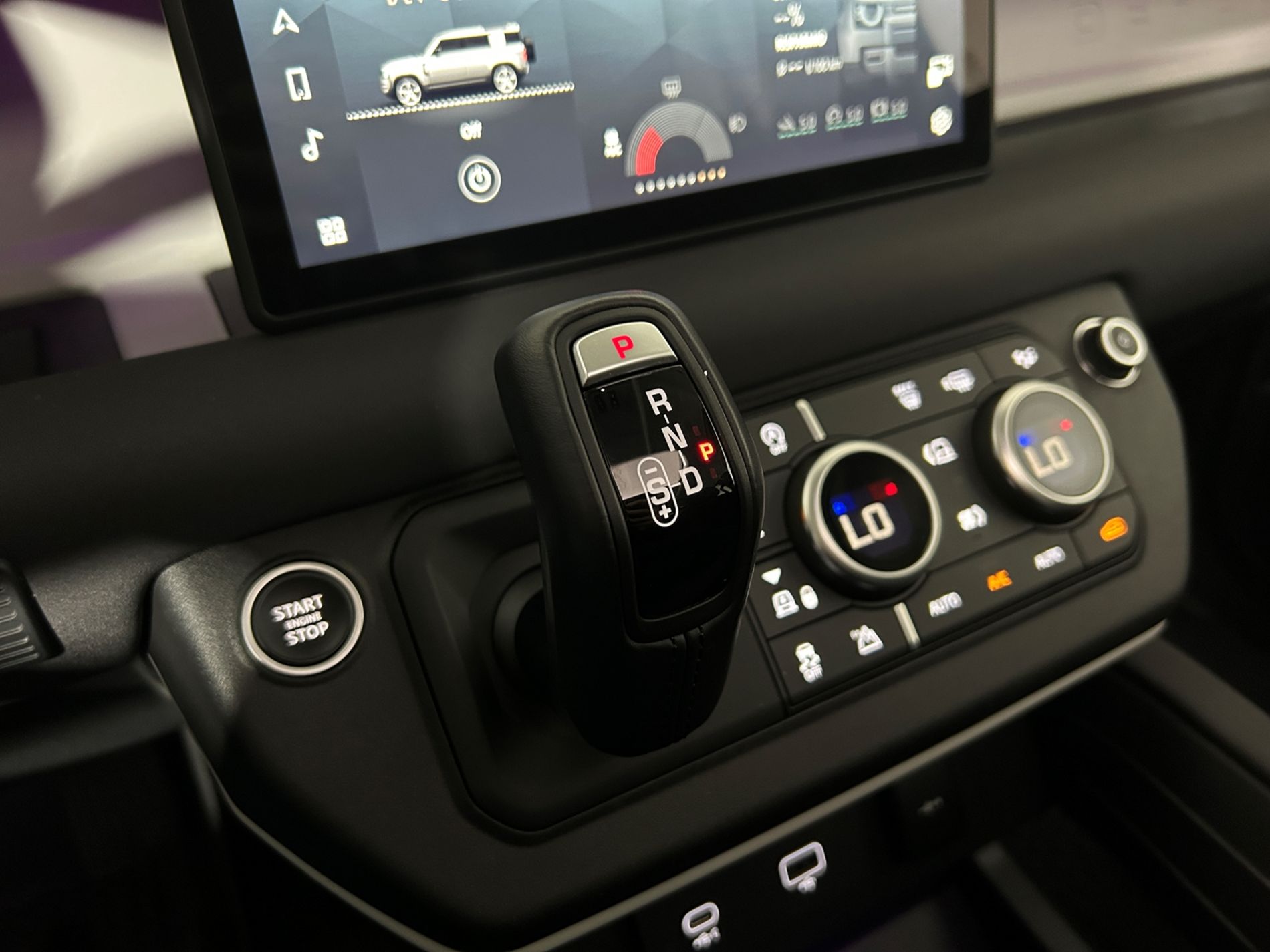 Defender 110 3.0d i6 mhev SE awd 200cv auto - Autoviemme